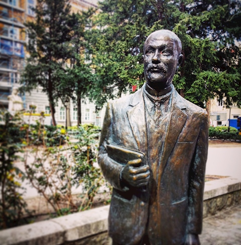 La statua di Italo Svevo