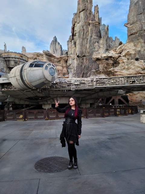 At Disneyland Galaxy's edge 💖✨️