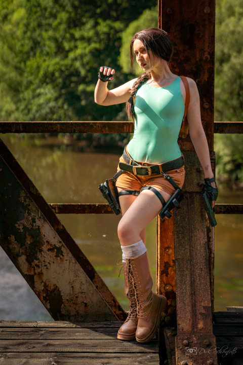 Lara Croft + latex 👌