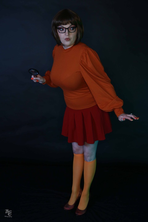 Velma Cosplay - Photo Shoot - Lydia @ Dorkalicious's Ko-fi Shop