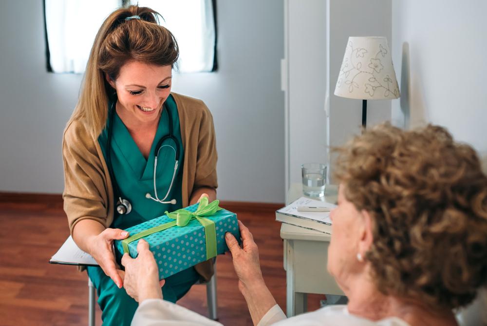 10+ Best Personalized Gifts for Nurses and Nursing