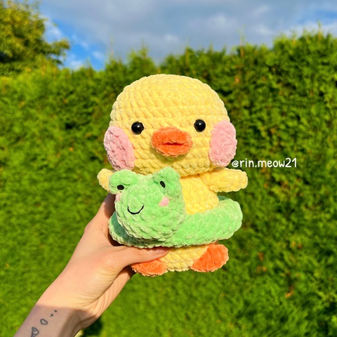 Crochet Pattern - Dudu the duck with frog float - rin.meow21's Ko-fi ...