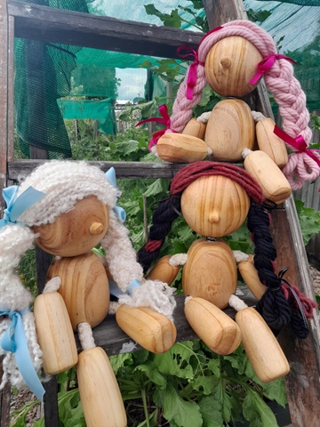 Wooden dolls for The Not-So-Scary Huntsman!