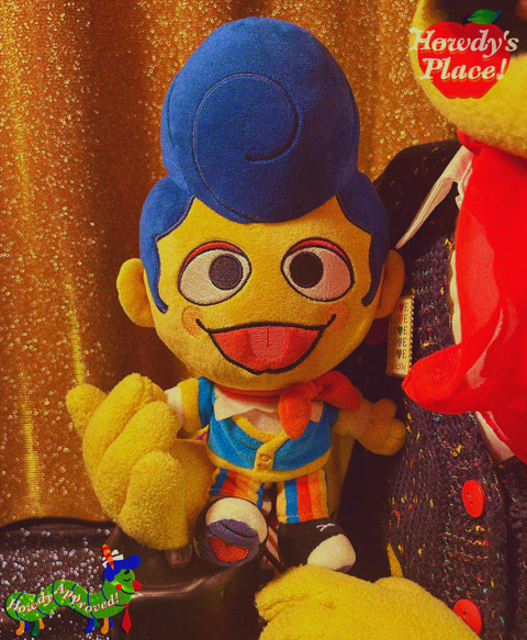The Official Wally Darling Makeship Plush Toy, 3/4