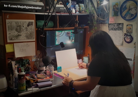 💜 Working + Streaming Artist At Her Station 💜