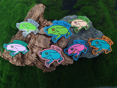 Reading Frog Pin – These Are Things
