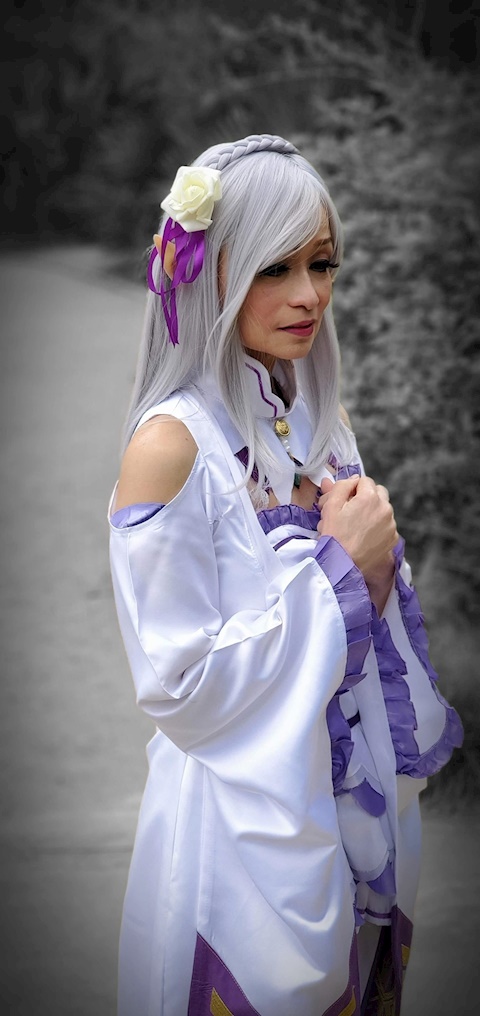 Emilia cosplay