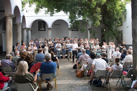Performing outdoors with Run by Singers in Evora